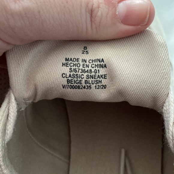 Pink sneakers - Picture 2 of 3